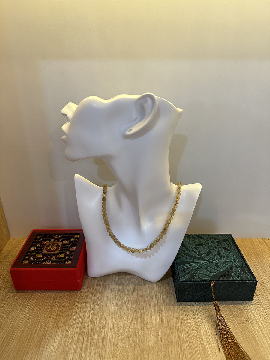 Vòng Đá Tóc Vàng